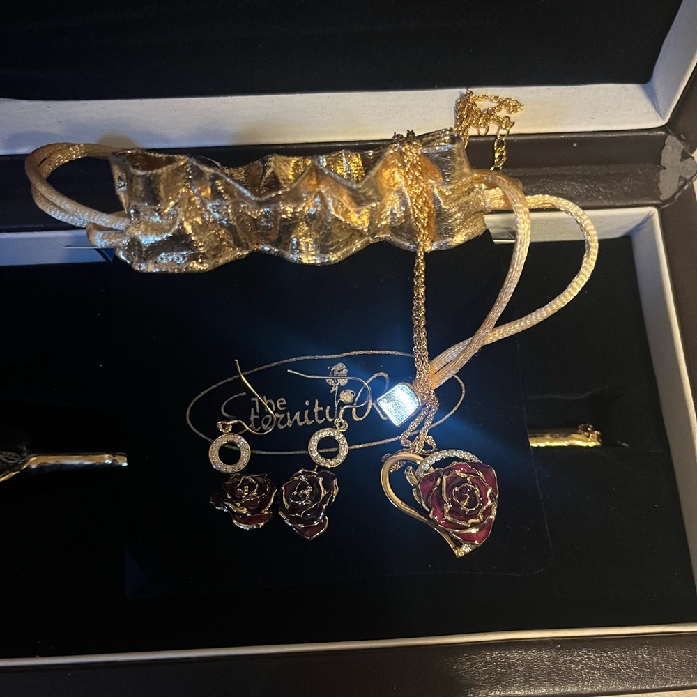 The Eternity Rose 24K Dipped Gold with Jewelry - Picture 7 of 8